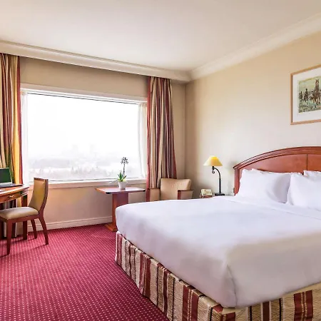 Hotel Pullman Bucharest World Trade Center Esterno foto