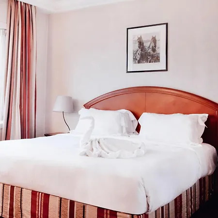 Hotel Pullman Bucharest World Trade Center Esterno foto