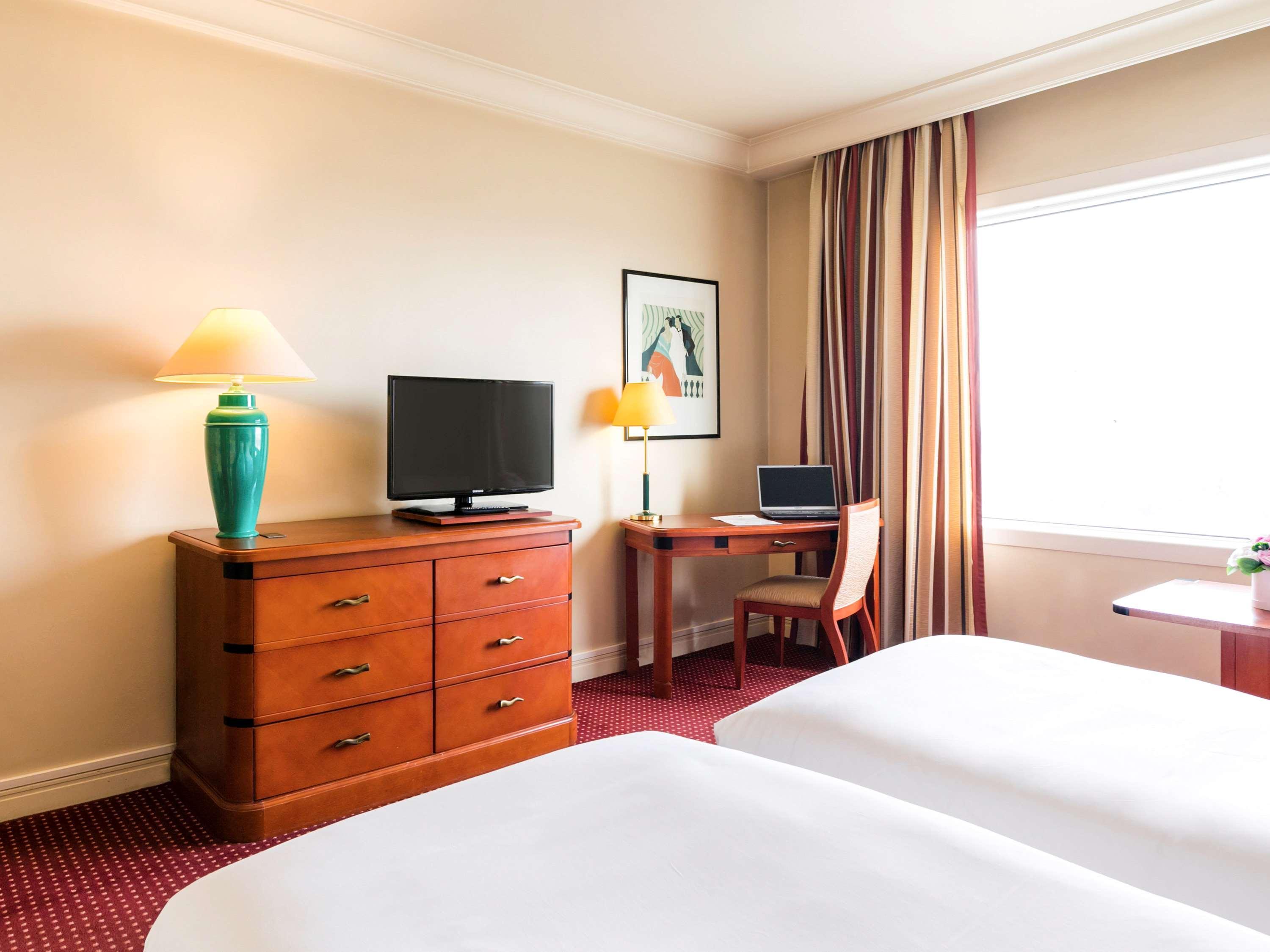 Pullman World Trade Center 4*