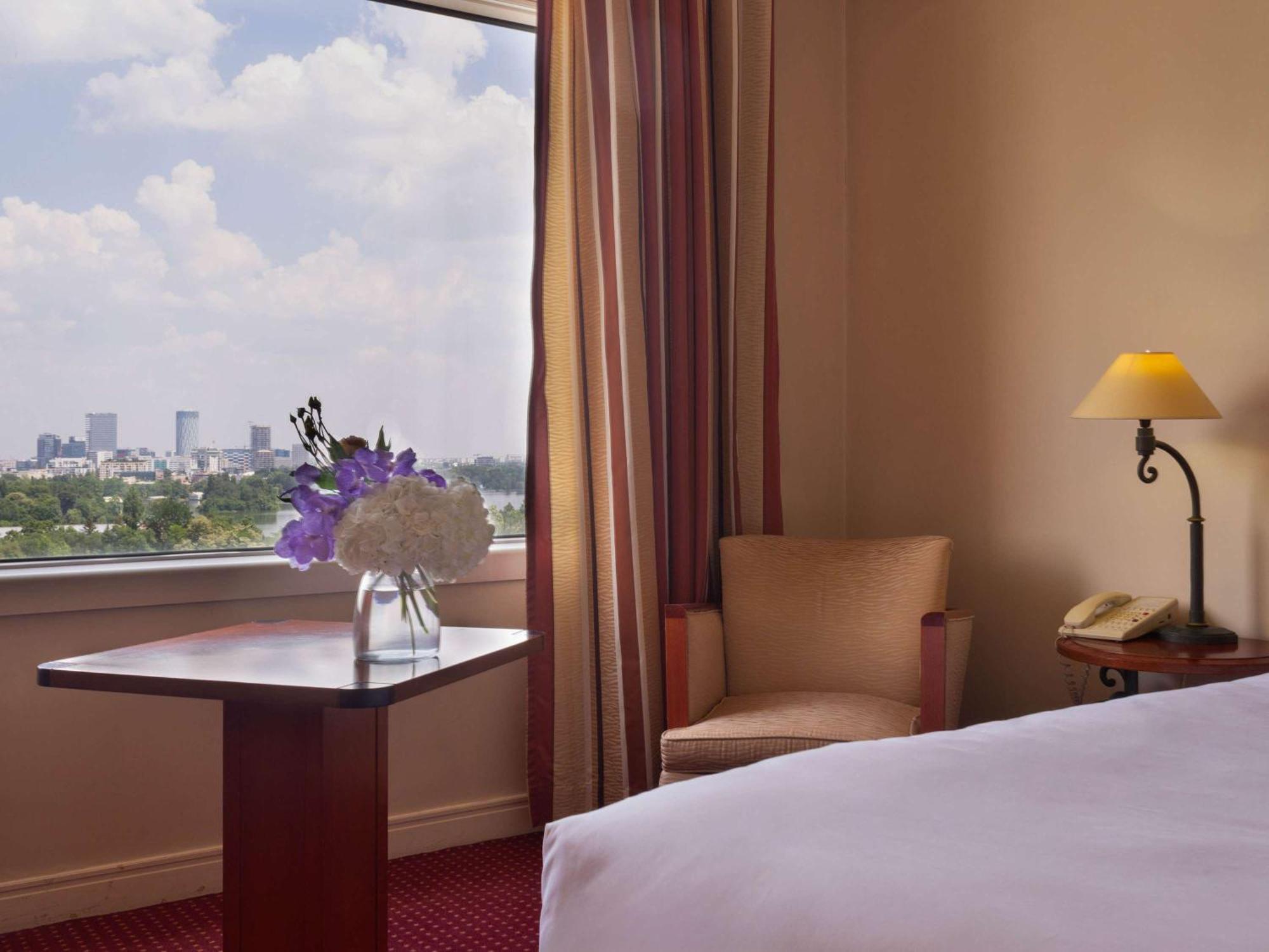 Pullman World Trade Center 4*