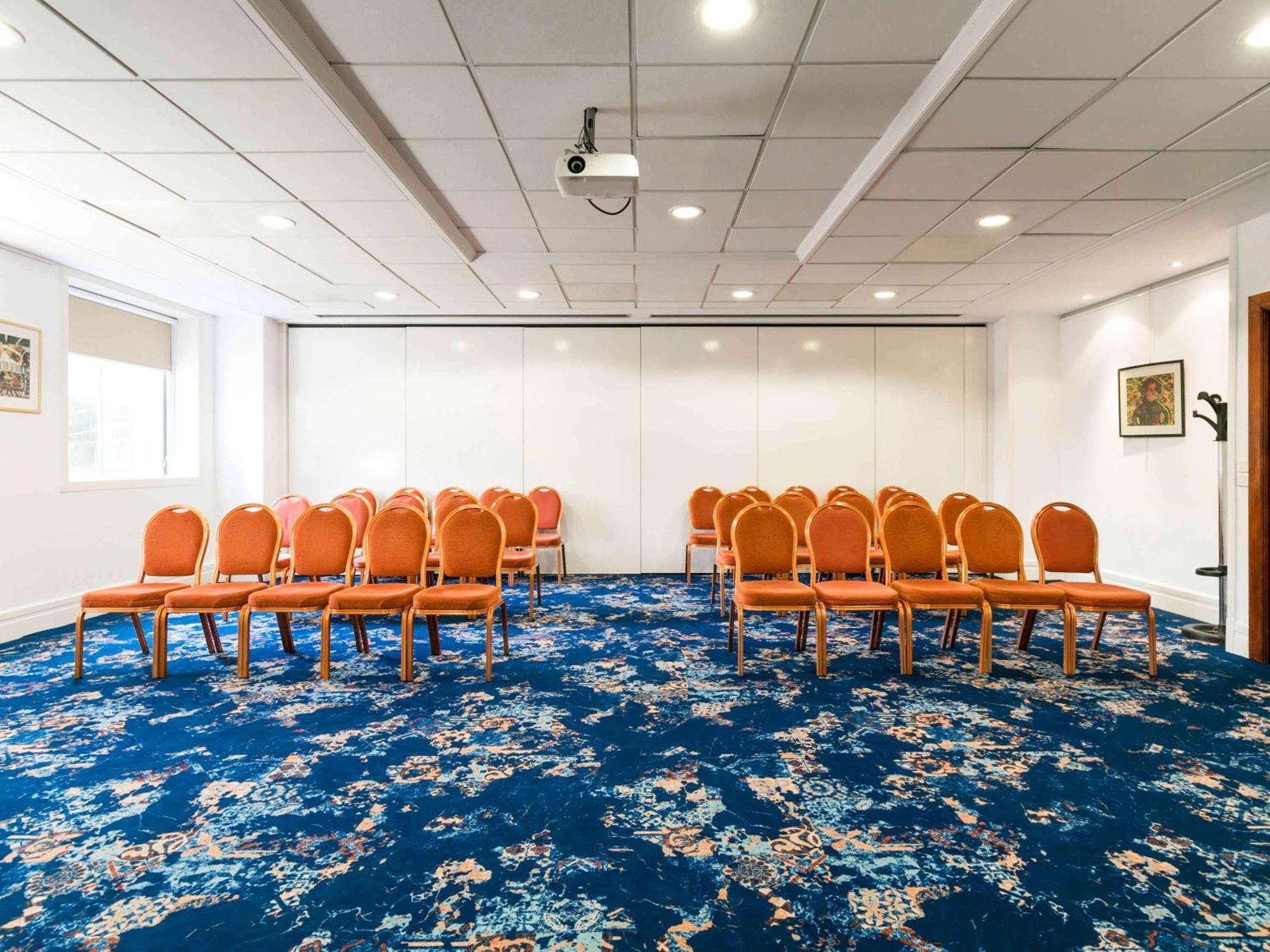 Hotel Pullman World Trade Center 4*