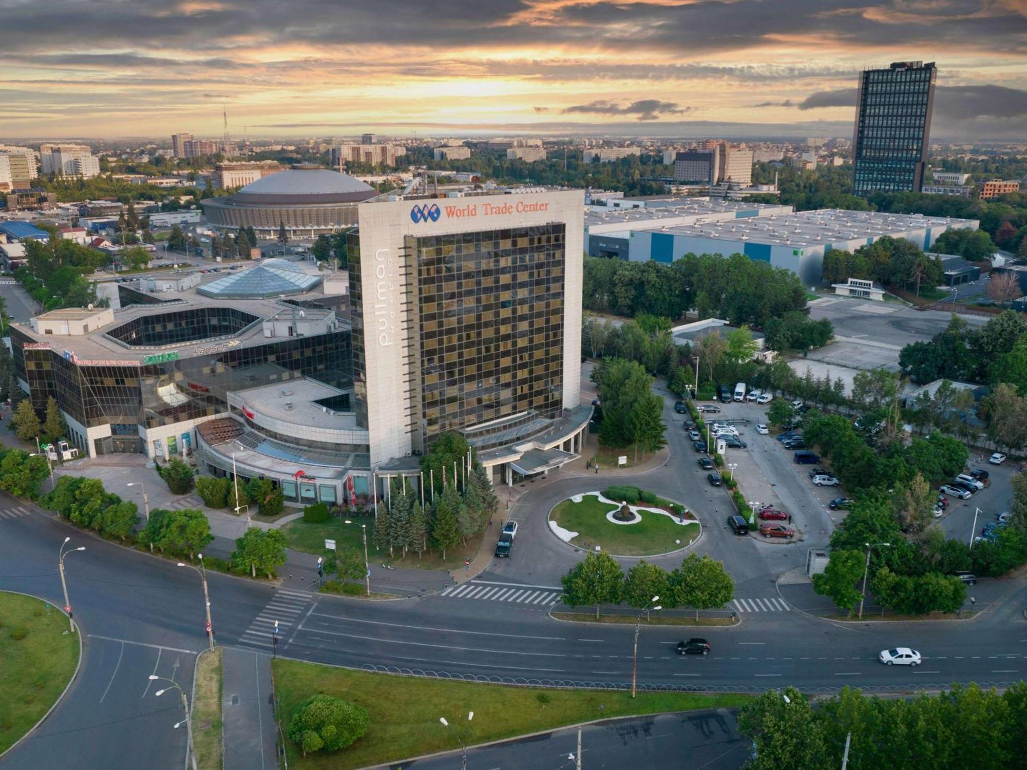 Pullman World Trade Center Hotel 4*