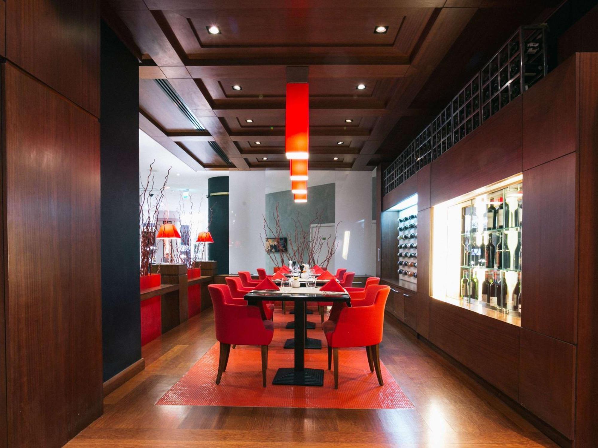 Pullman World Trade Center 4*